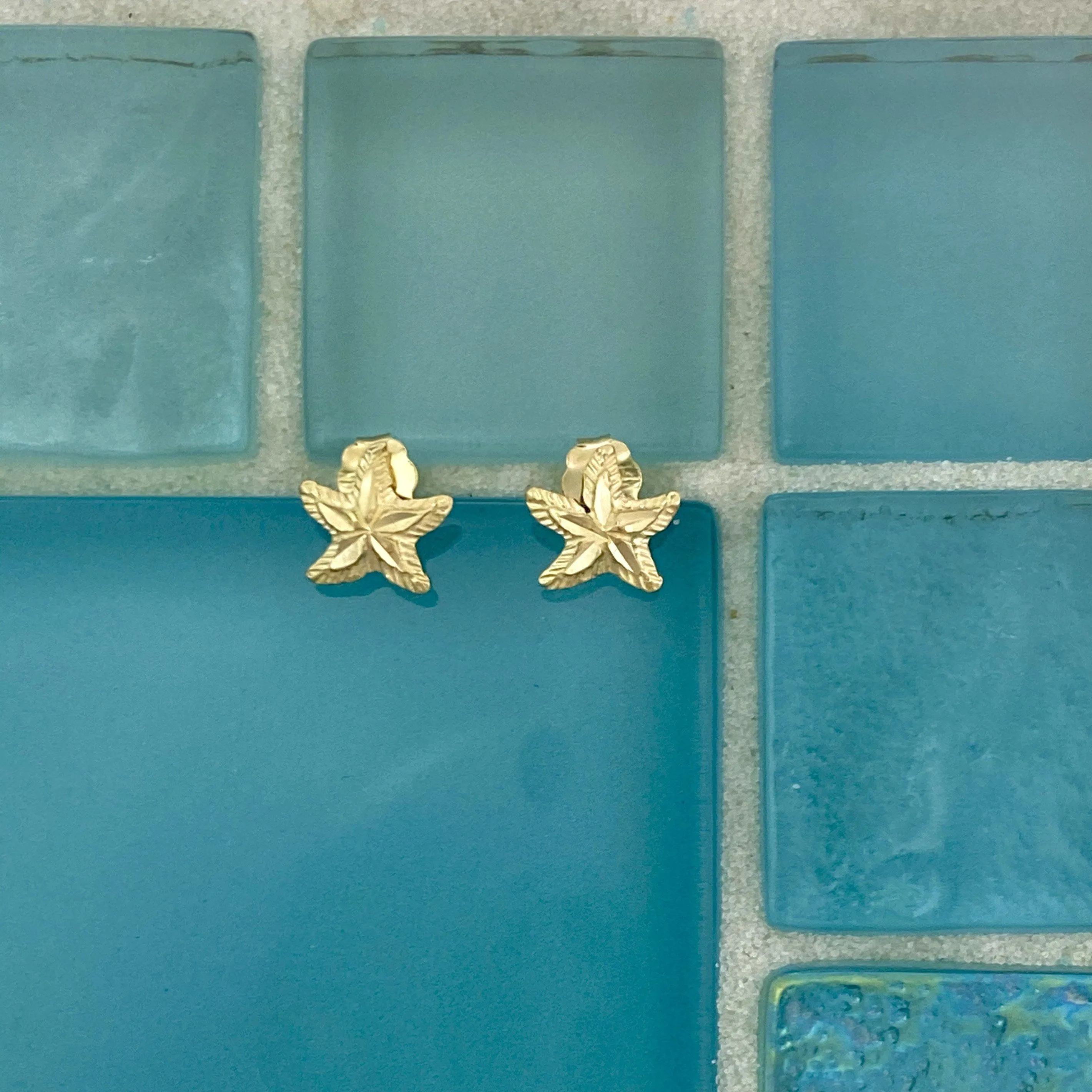 14k Yellow Gold Petite Diamond Cut Starfish Post Earrings