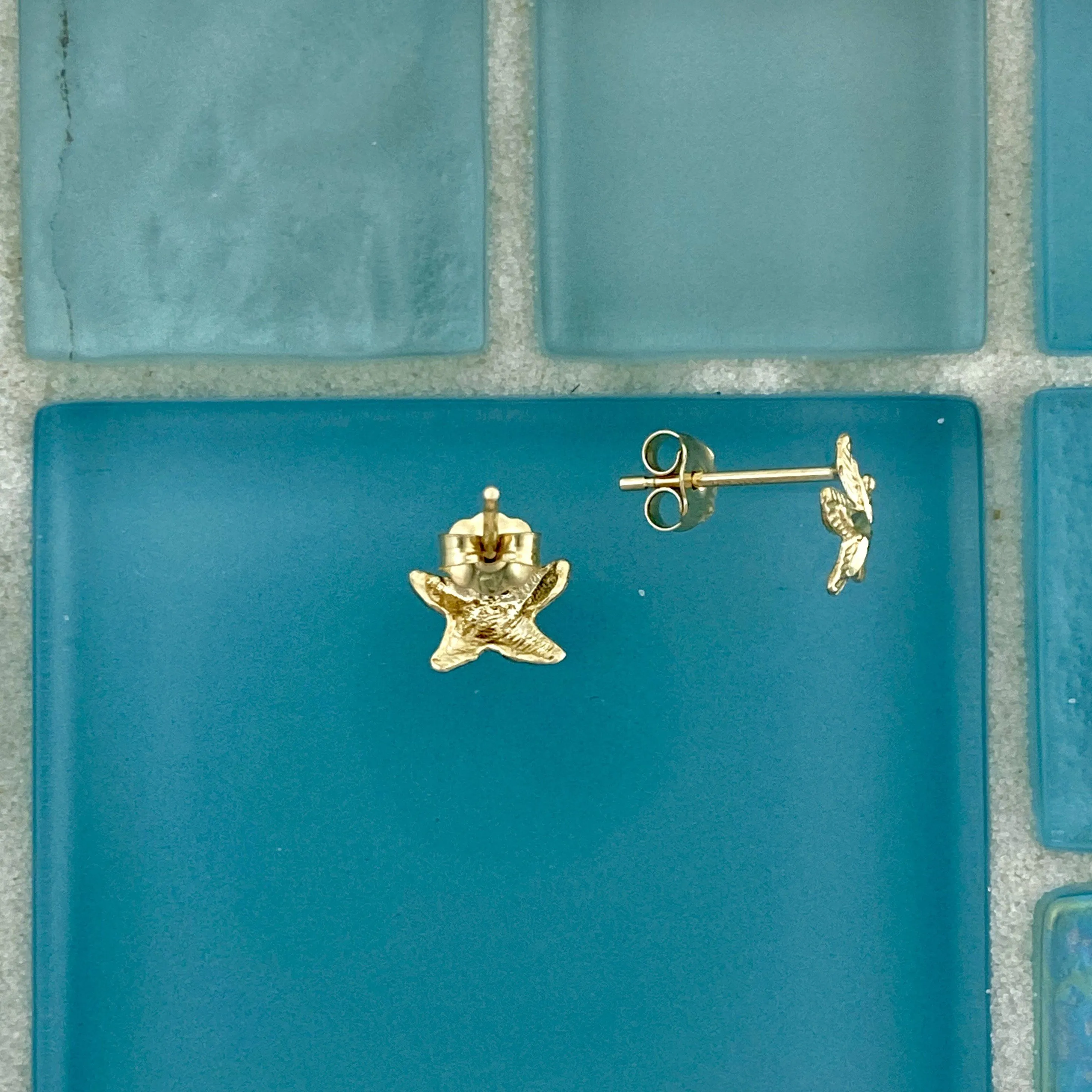 14k Yellow Gold Petite Diamond Cut Starfish Post Earrings