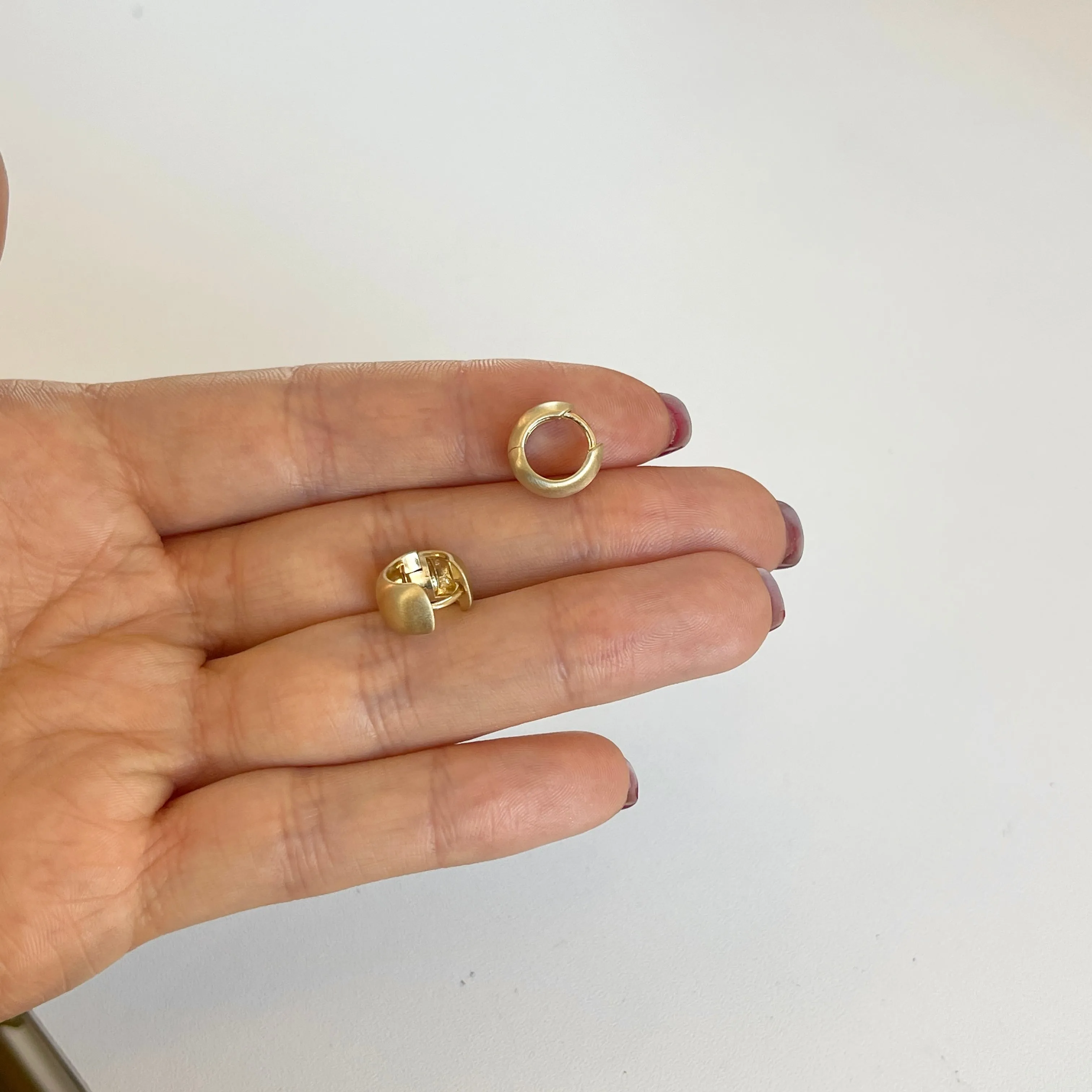 14KT Yellow Gold Brushed Matte Hinged Huggie Hoop Earrings 11.5mm