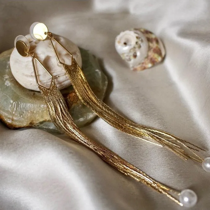 Anuket Pearl Earrings