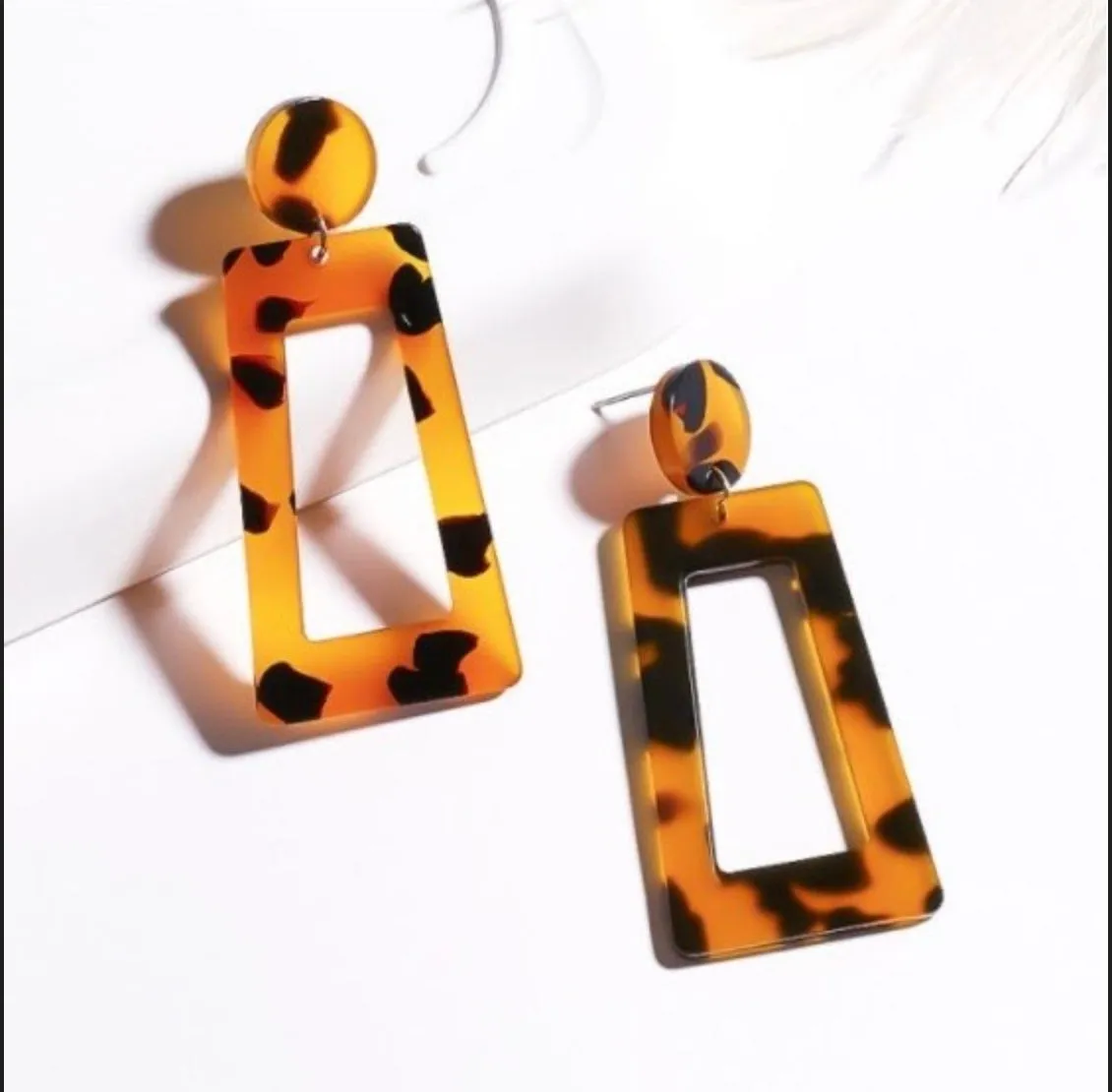 Bijoux Acrylic Statement Rectangle Earrings – Maestro Hennessy ®