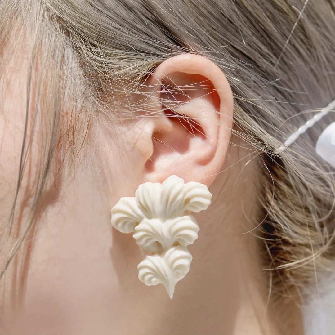 Elegant Buttercream Clip-On Earring (White / Single)【Japan Jewelry】