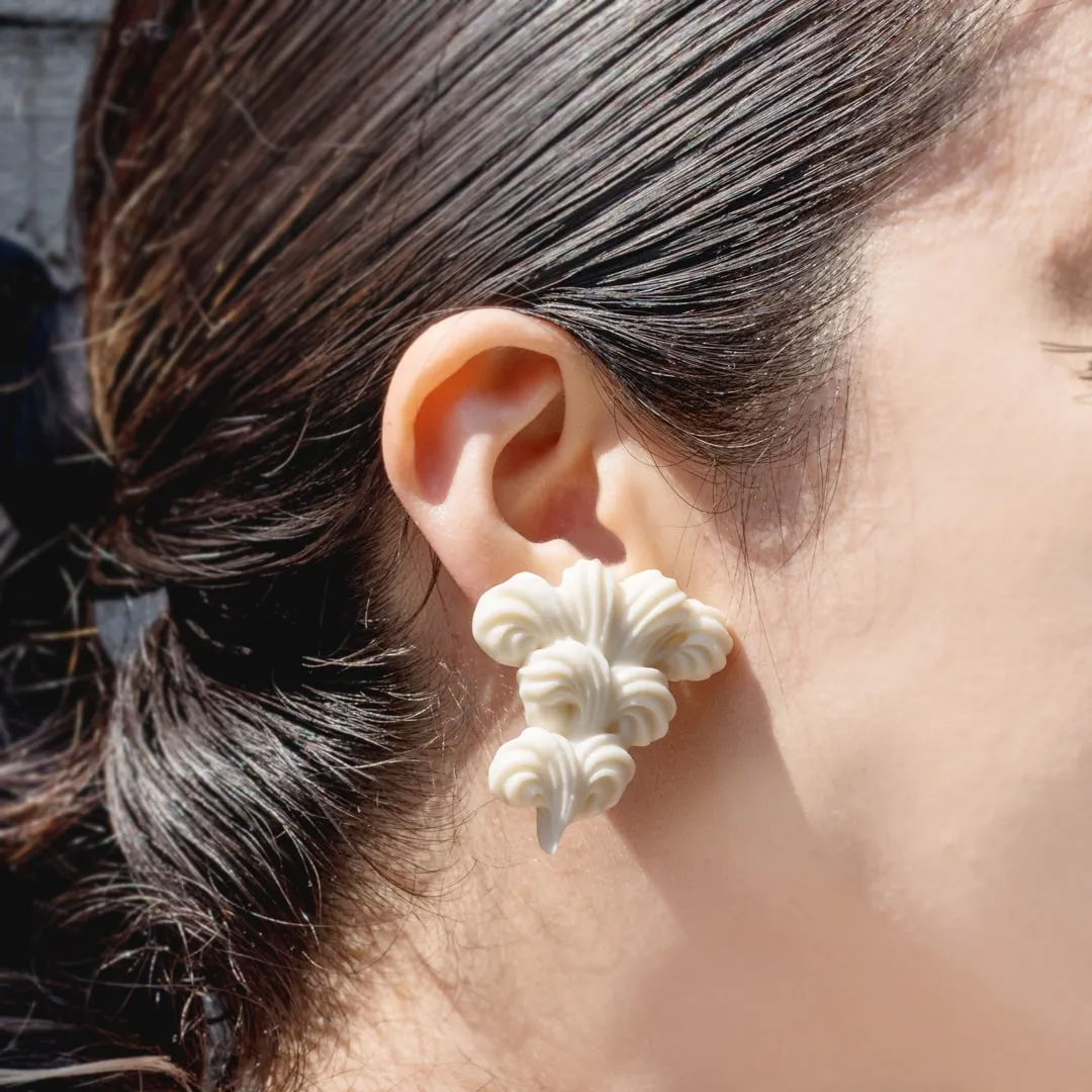 Elegant Buttercream Clip-On Earring (White / Single)【Japan Jewelry】