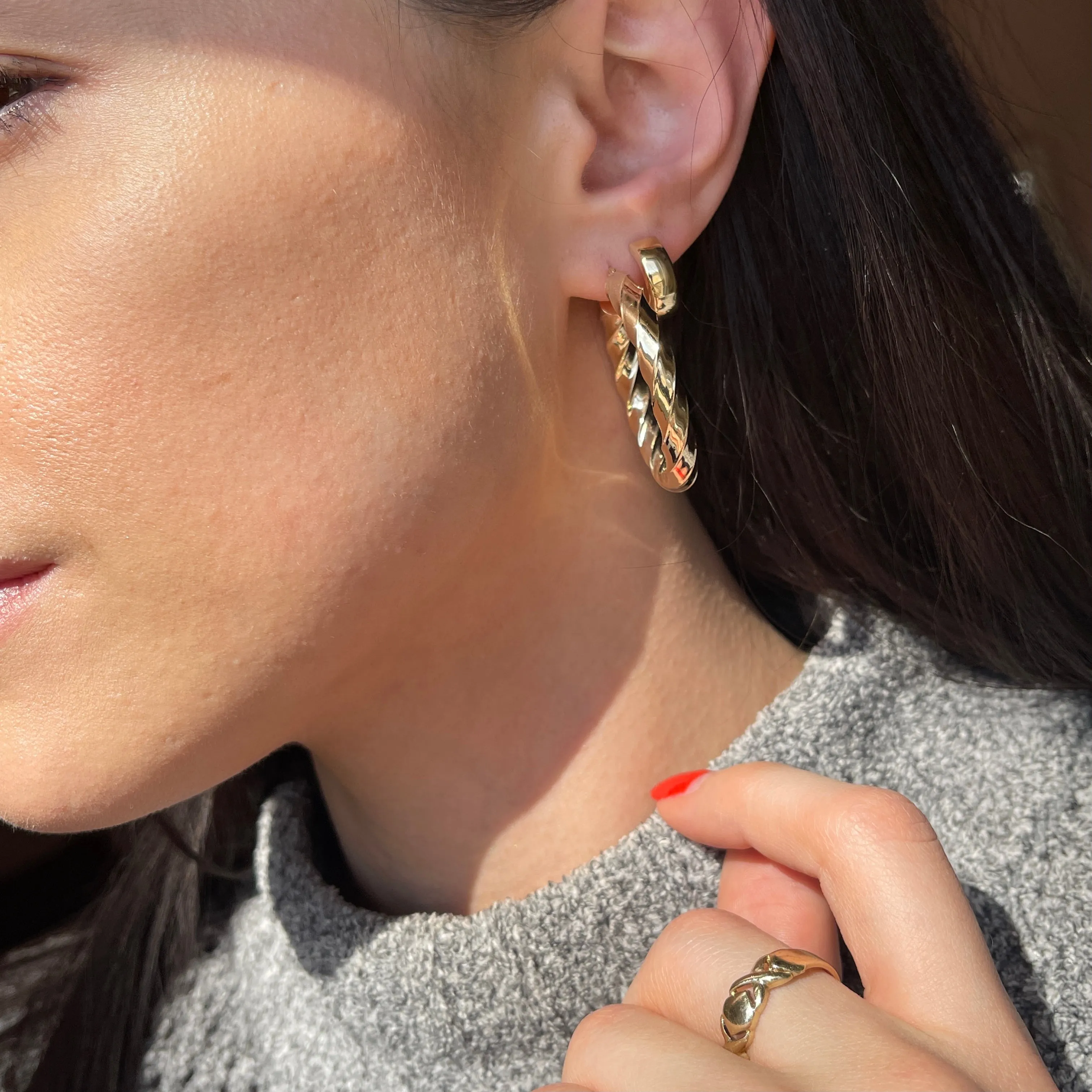 Estate 14KT Yellow Gold Polished Twisted 5mm Tube Hoop Earrings 27mm