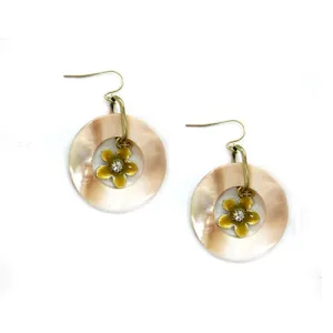 GOLD CREAM FLOWER IN SHELL HOOP EARRINGS  #SE26409_GOLD (BG4)