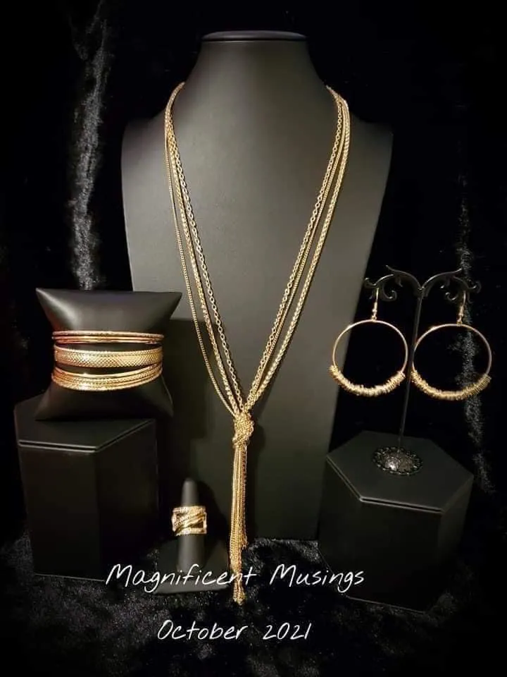KNOT All There Gold
Necklace Paparazzi