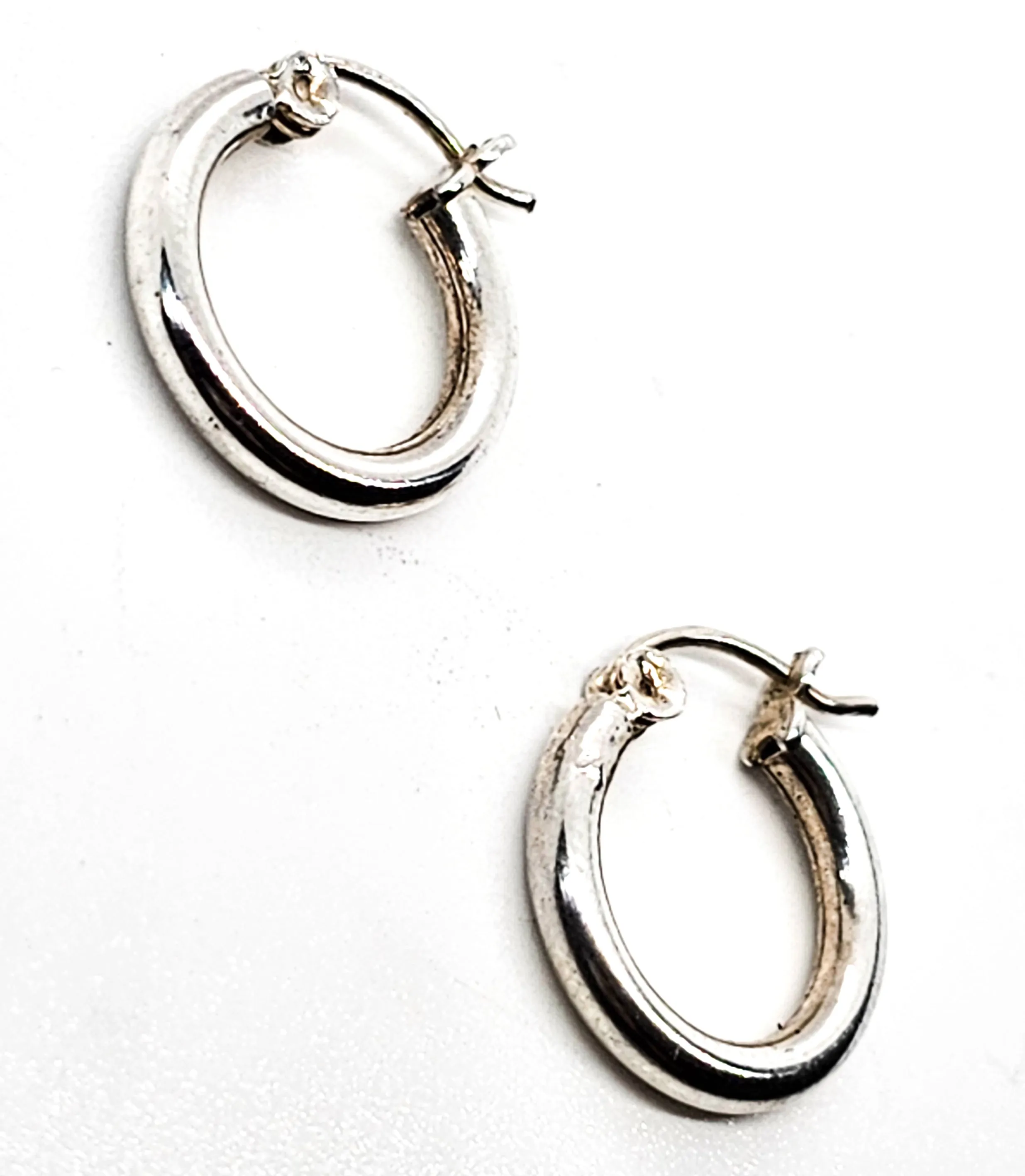 Lever back small 5/8ths inch sterling silver vintage earrings