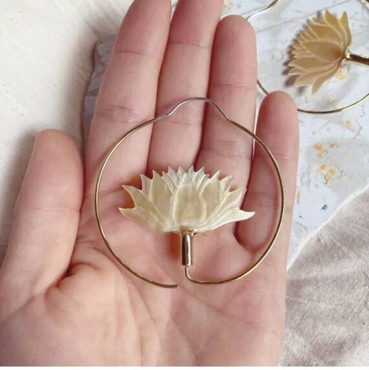 Lotus Hoops