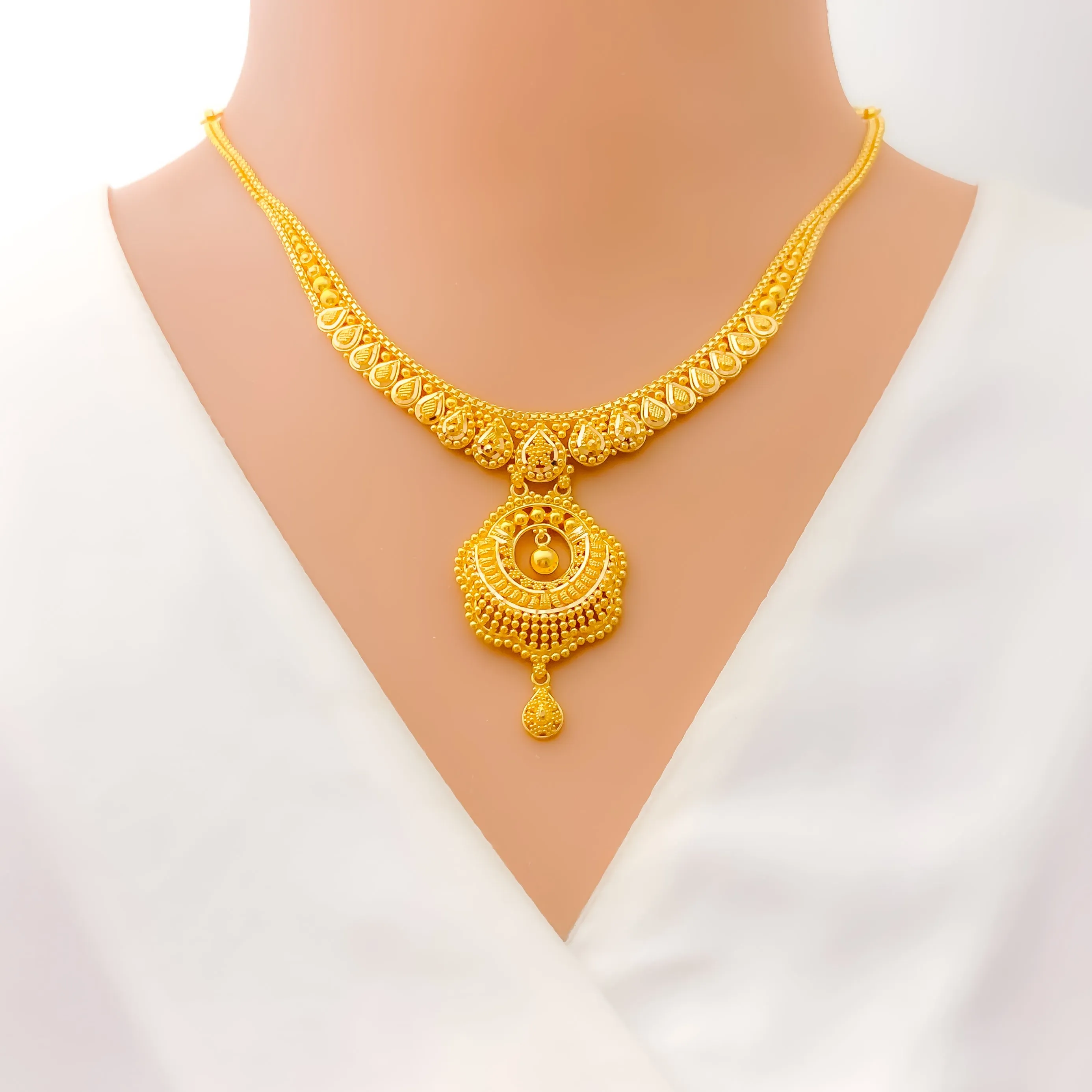 Mesmerizing Peacock Feather Accented 22k Gold Necklace Set