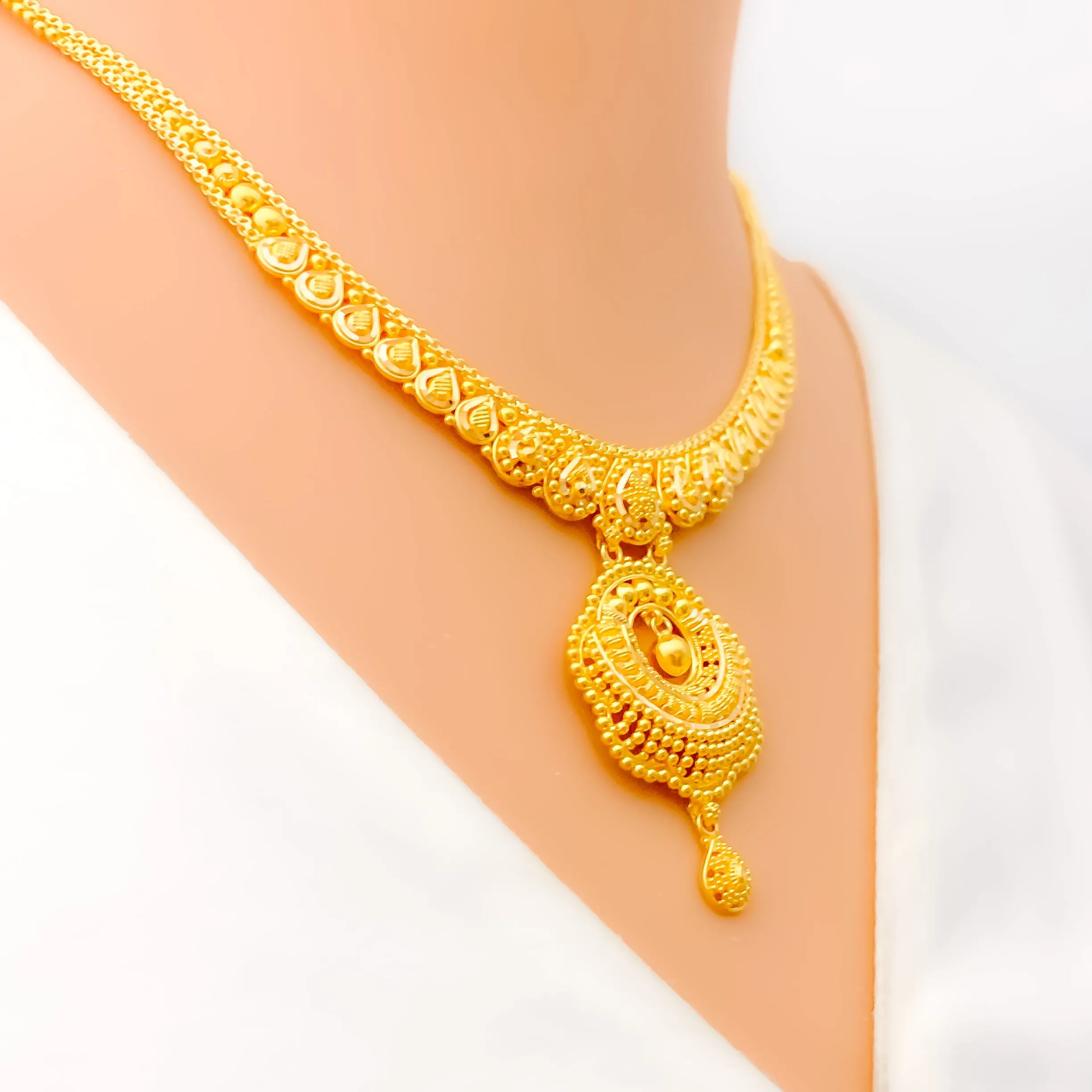 Mesmerizing Peacock Feather Accented 22k Gold Necklace Set