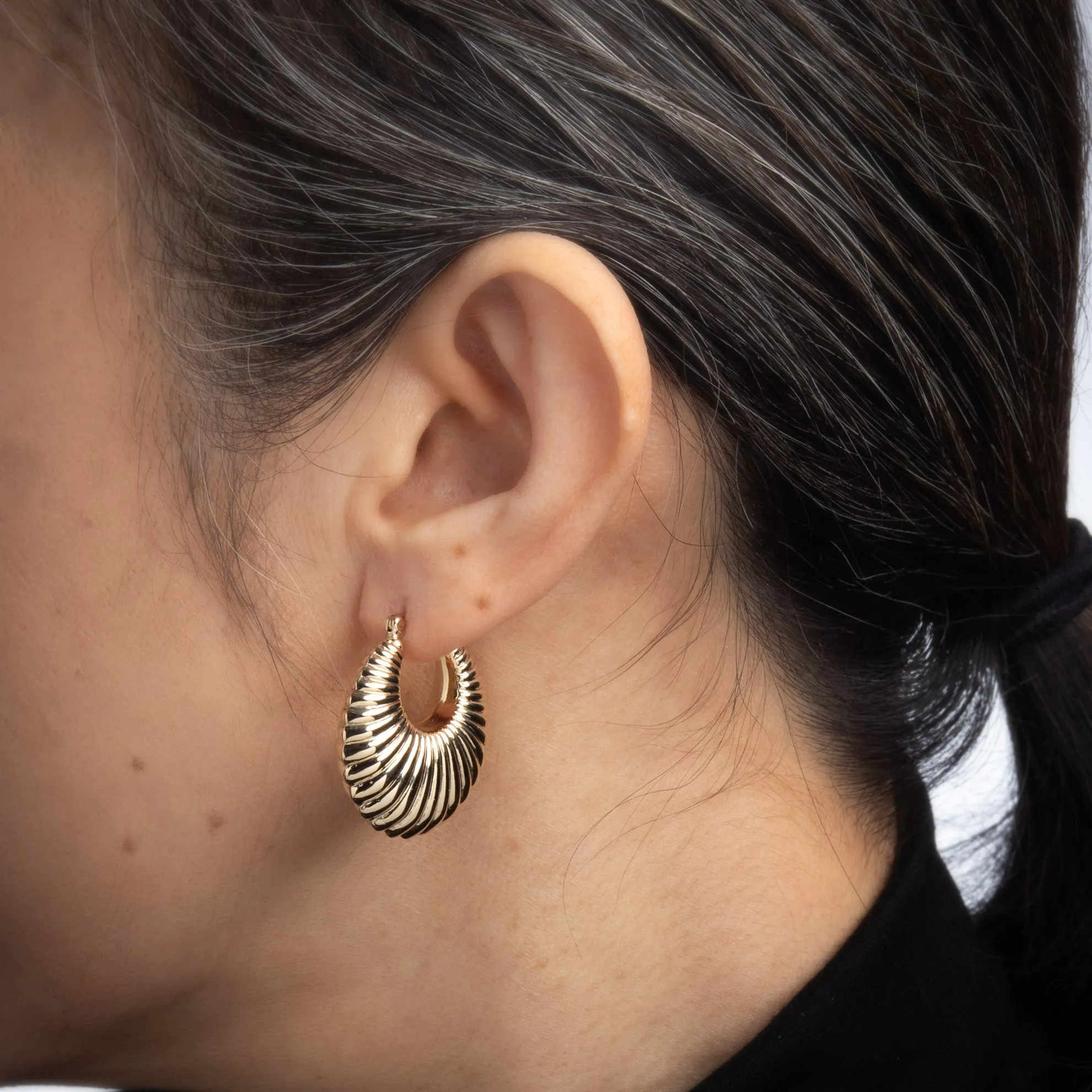 Mid Sized 1" Hoop Earrings Vintage 14k Yellow Gold Puffed Shell Design Jewelry