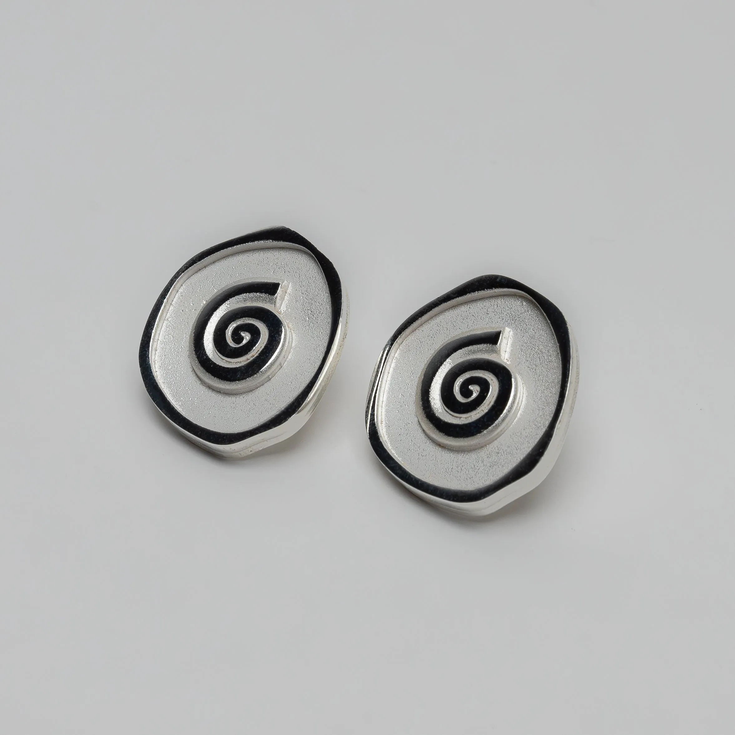 Mira Shell Earrings