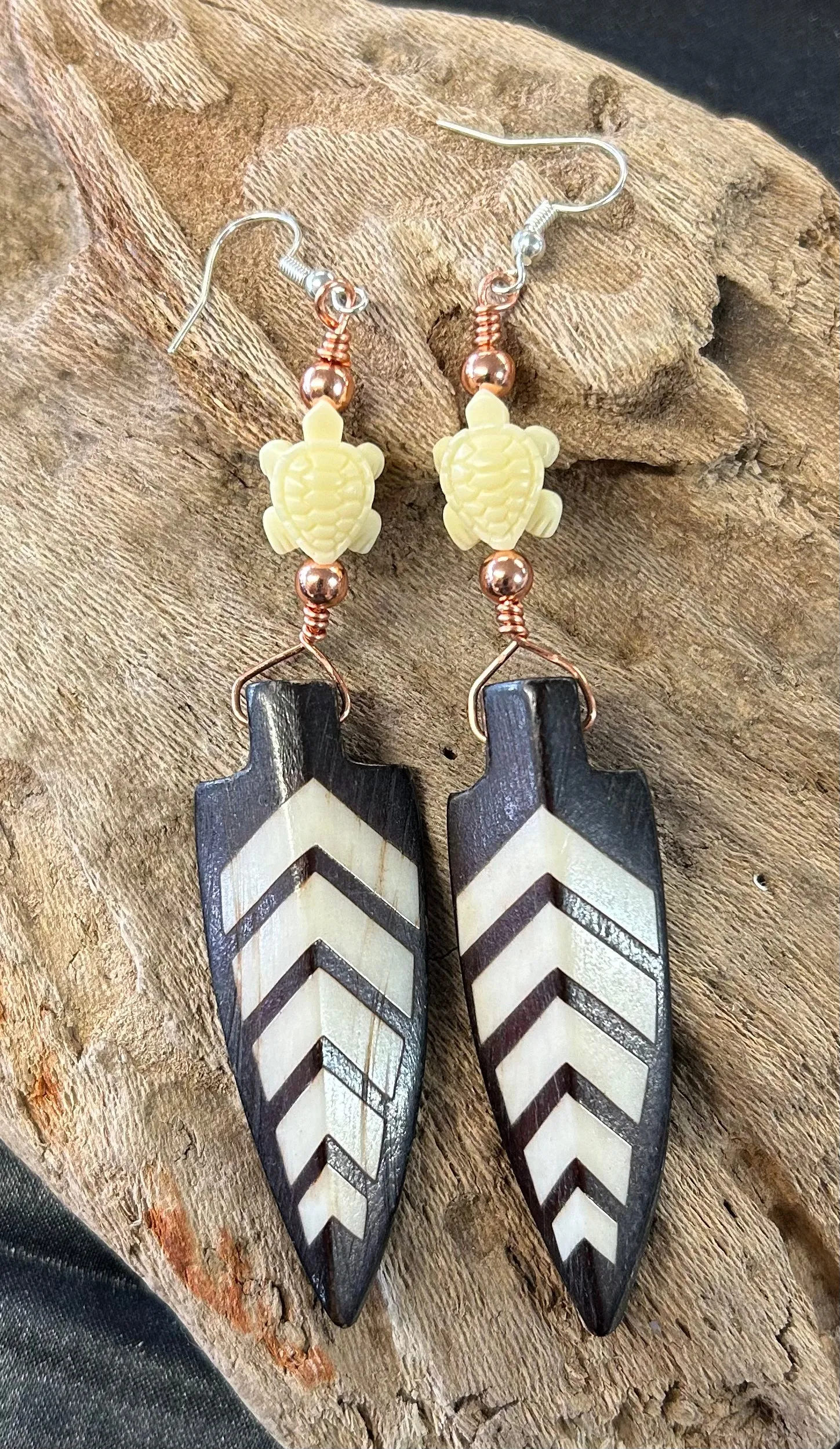 Ossein Arrow Dangle Earrings