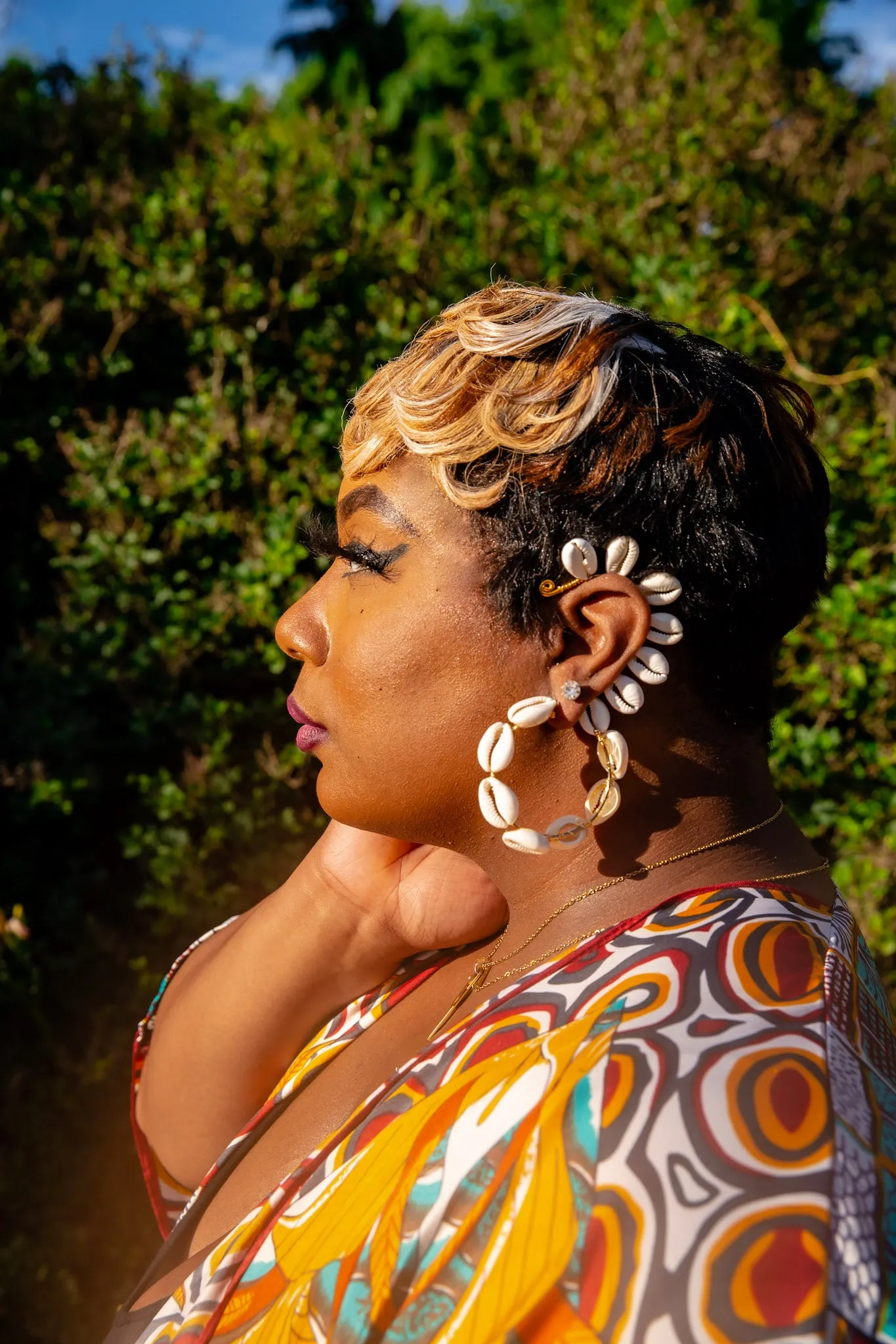 Porcellana Cowrie Hoop Earrings & Cuff Set