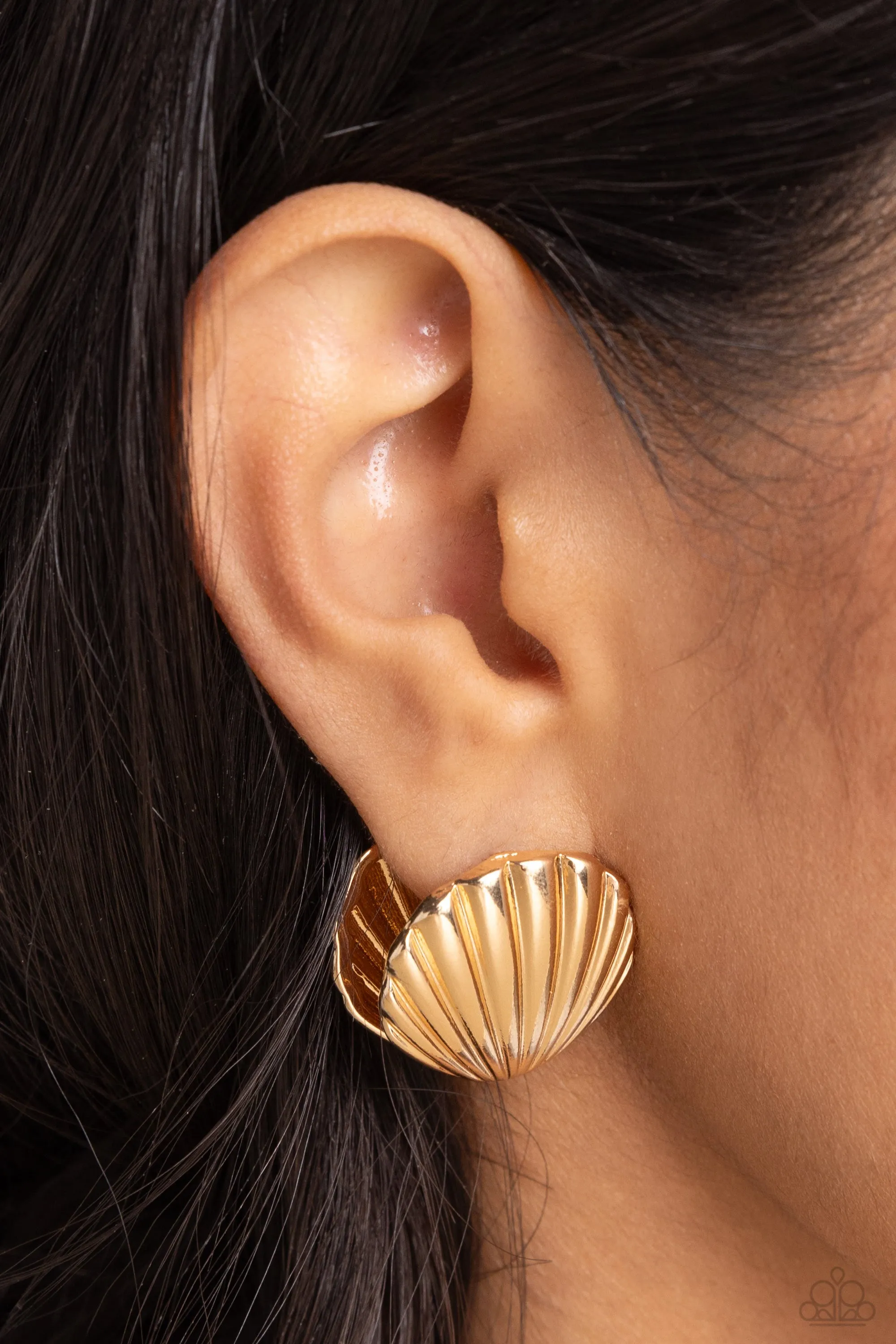 Seashell Surprise - Gold - Clamshell Hinge Hoop Earrings