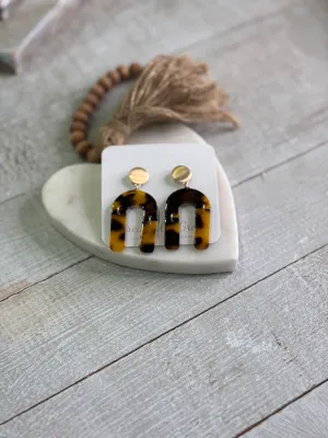 Shell Curve Drop Earrings