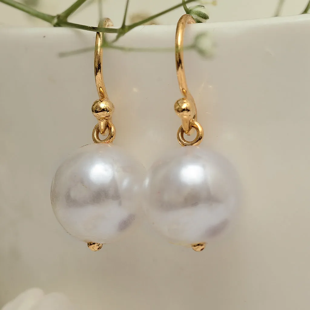Shell Pearl Earrings