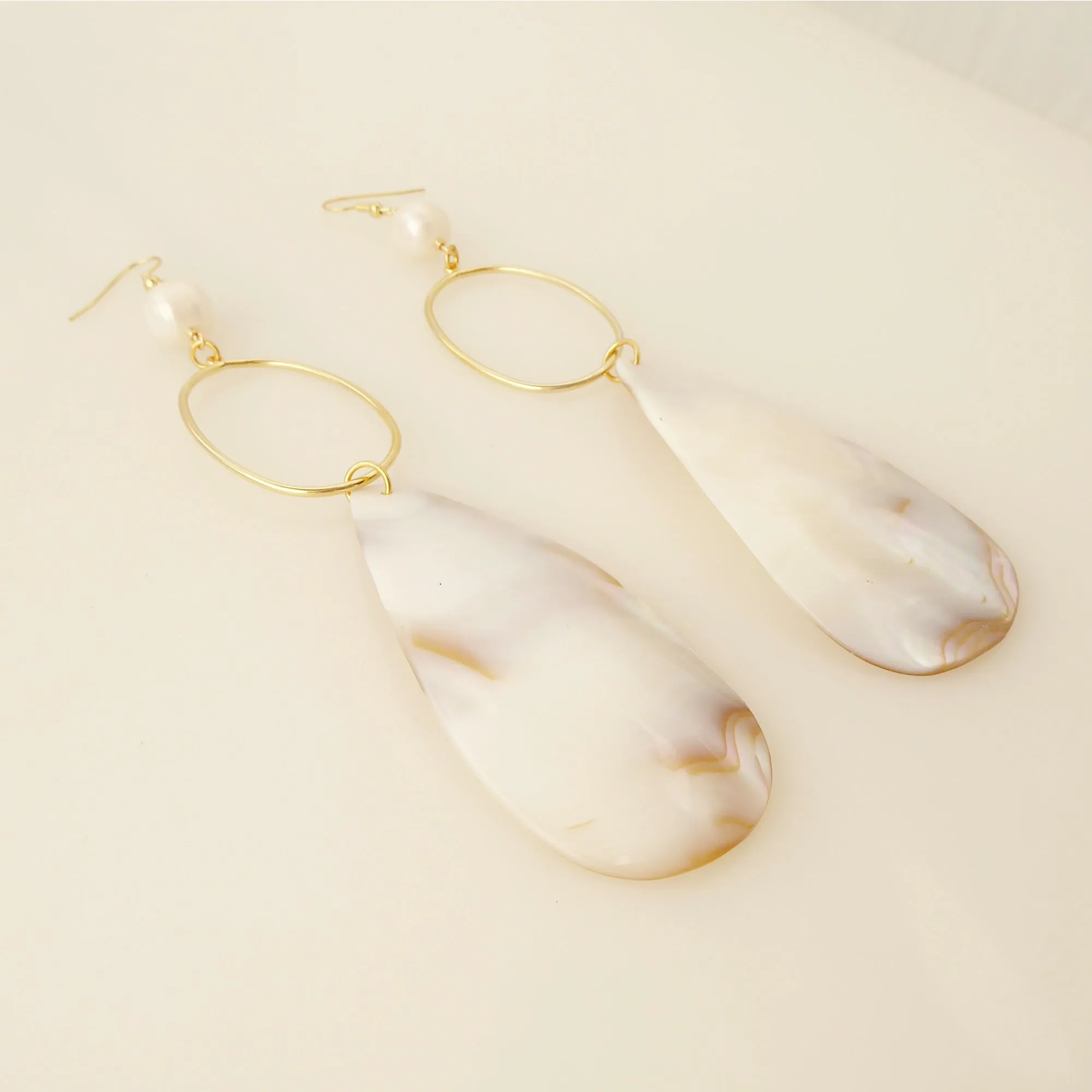 Shell teardrop earrings