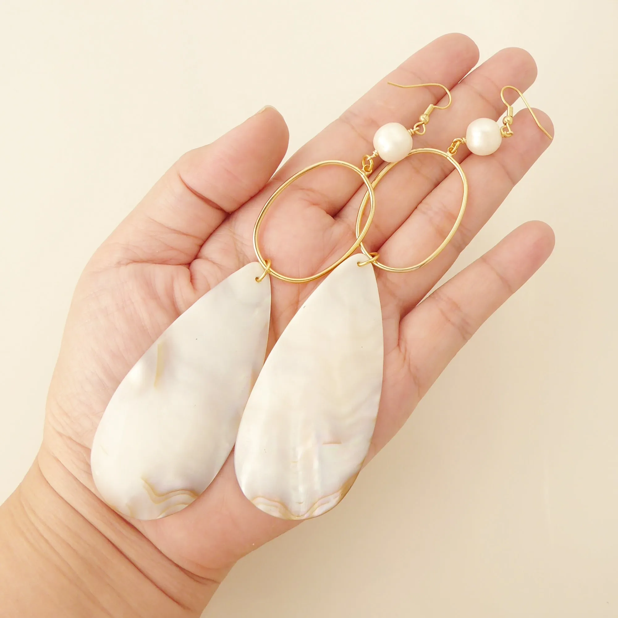 Shell teardrop earrings