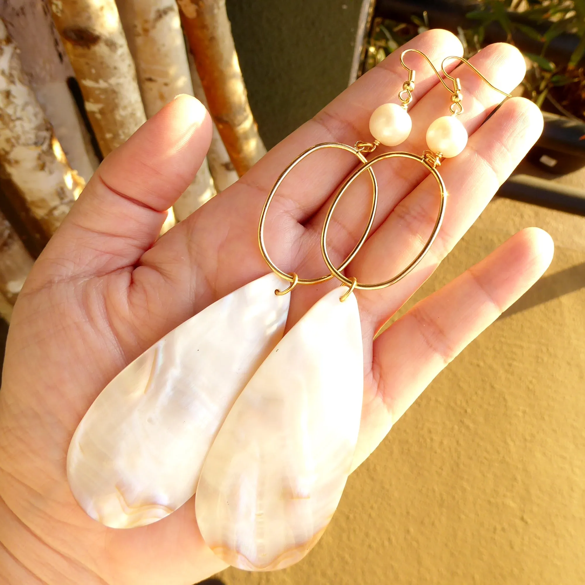 Shell teardrop earrings