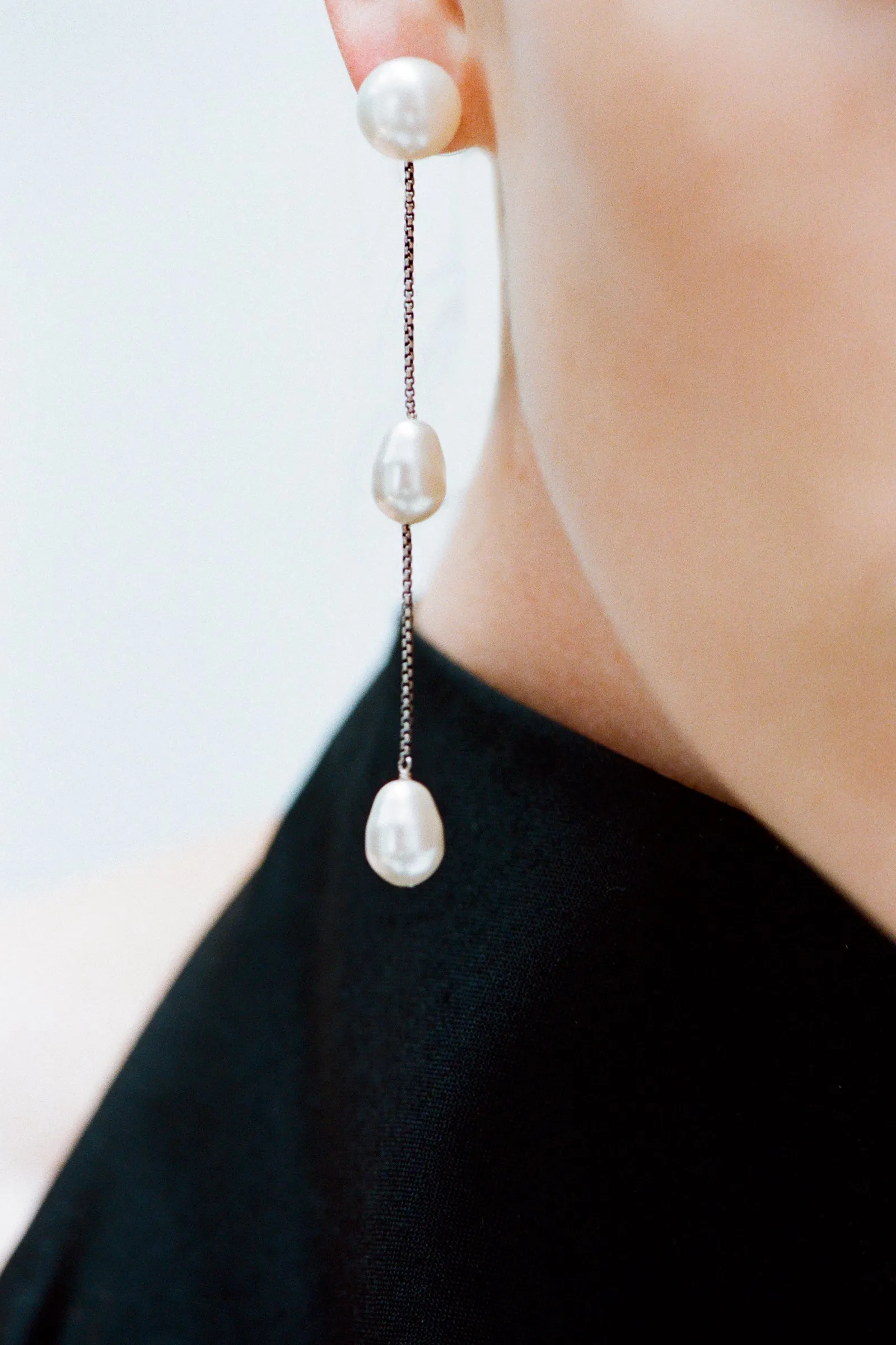 SMALL PEARL DROP EARRINGS