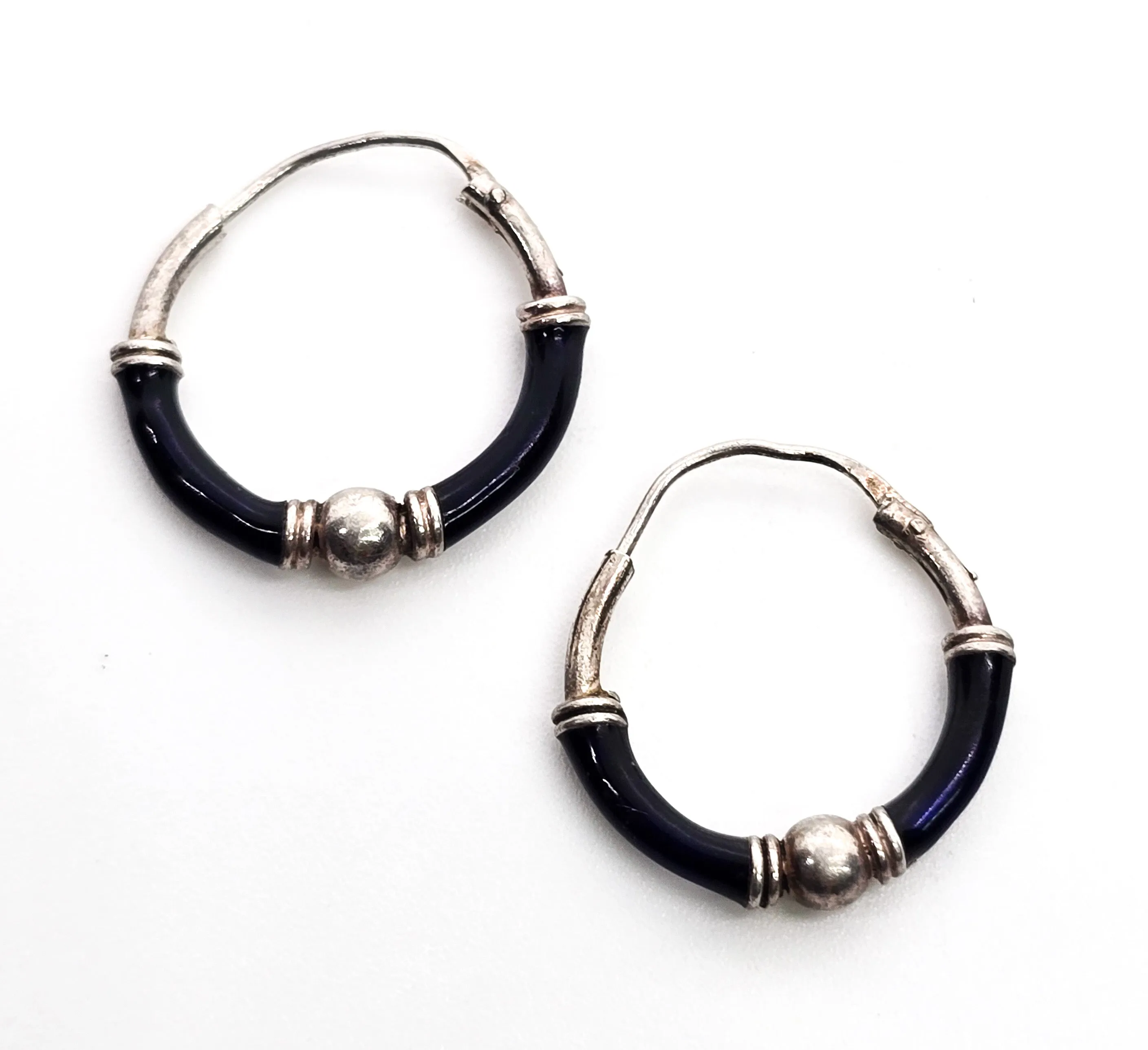 Tribal Balinese small petite dark blue sterling silver internal thread vintage hoop earrings