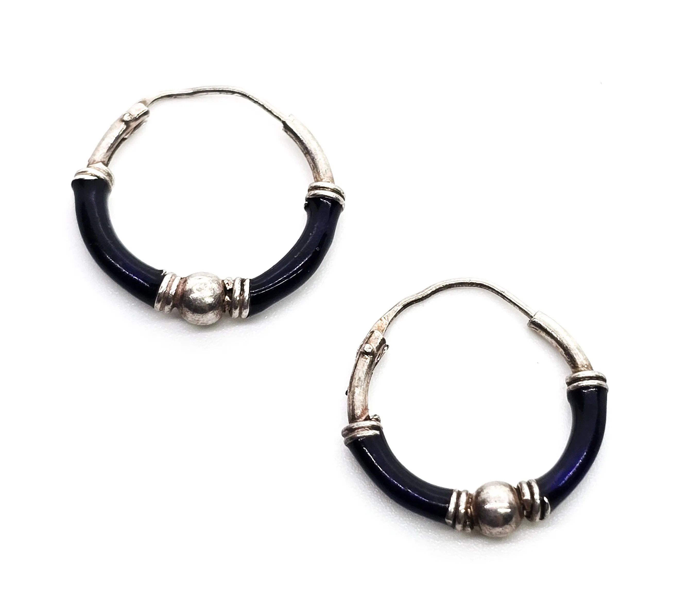 Tribal Balinese small petite dark blue sterling silver internal thread vintage hoop earrings