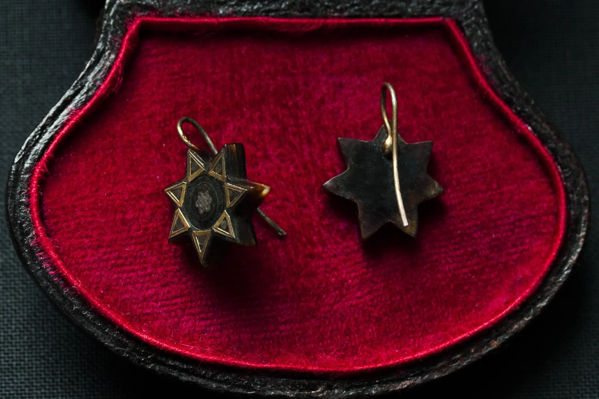 Victorian Piqué Star Earrings