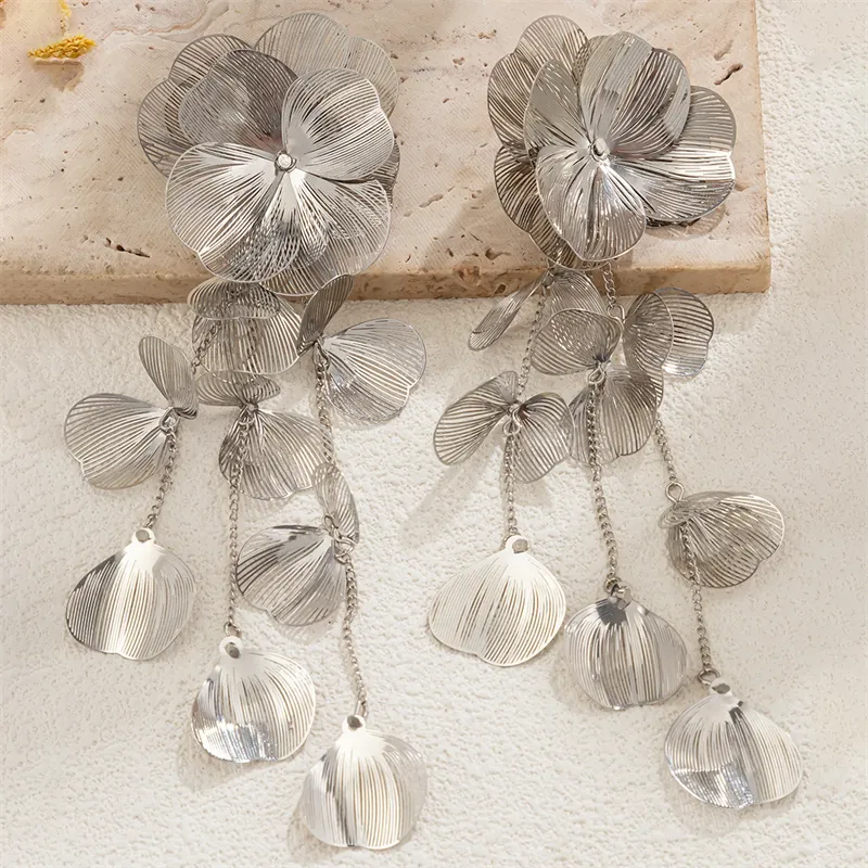 Vintage Leaf Tassel Drop Earrings for Lady