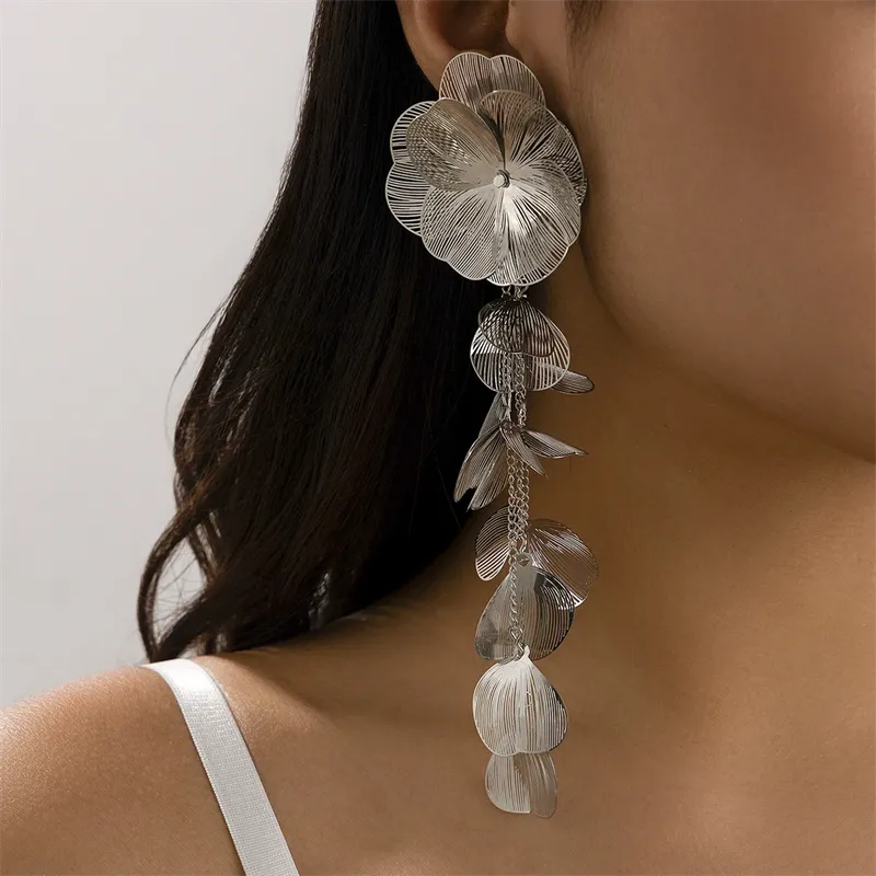 Vintage Leaf Tassel Drop Earrings for Lady