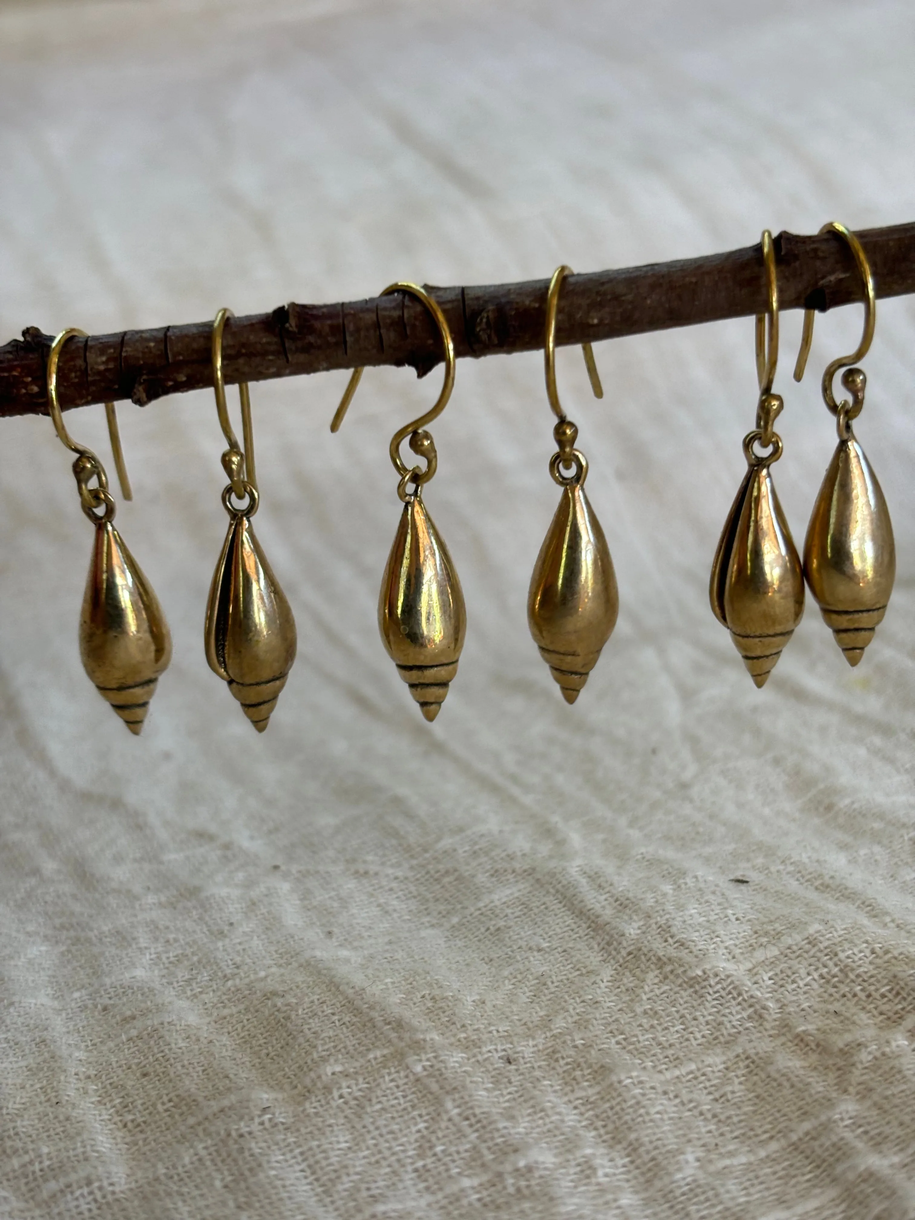 z11. Brass Shell Earrings